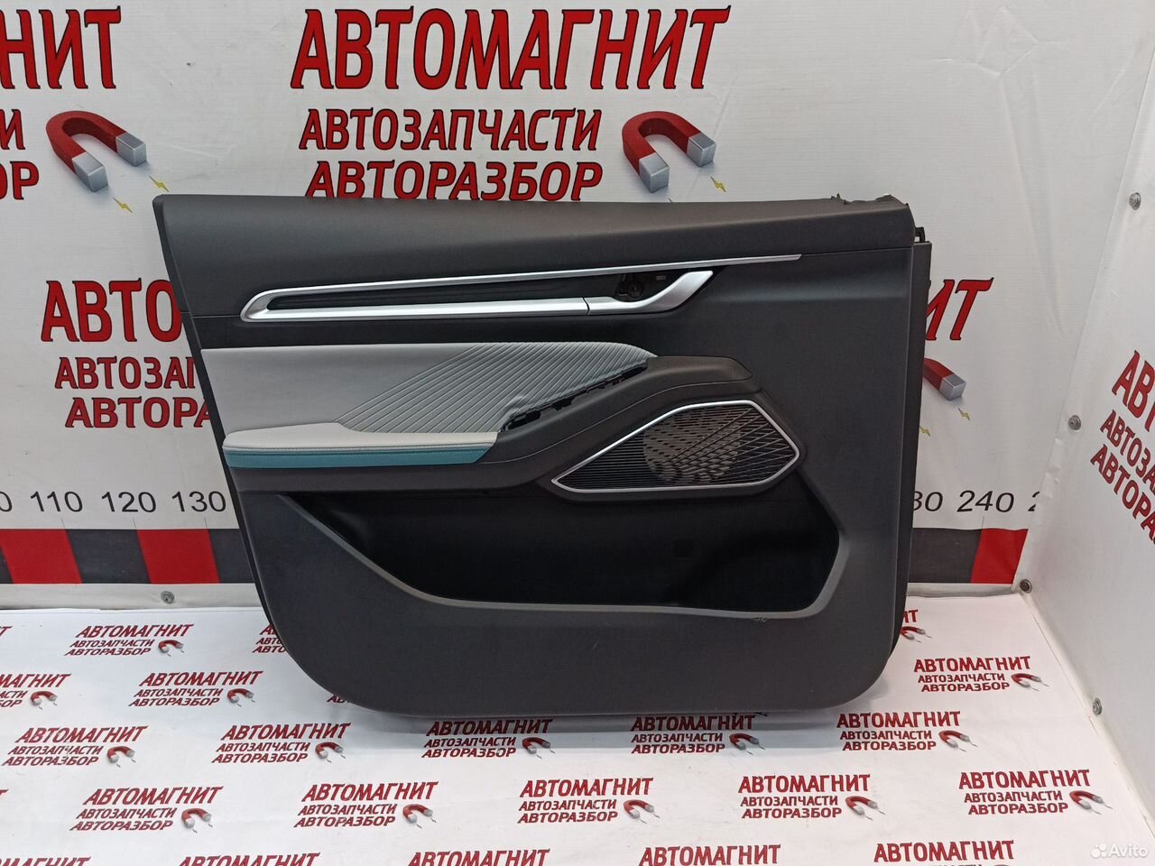 Обшивка двери передней левой Джили Эмгранд SS11