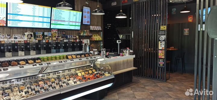 Продавец в магазин разливного пива