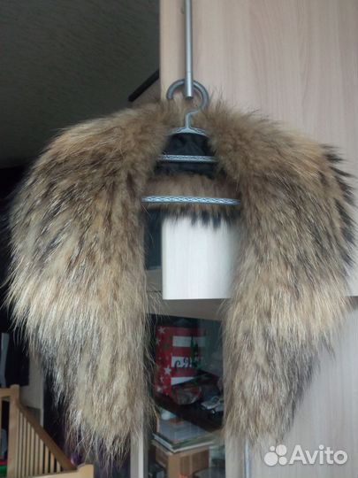 Меховая опушка енот