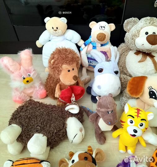 Много мягких игрушек