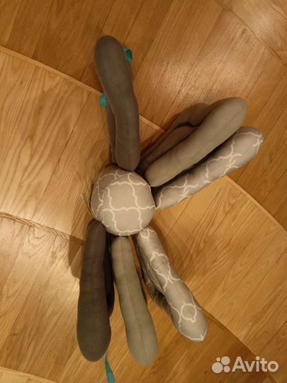 Подушка для кормления с лепестками