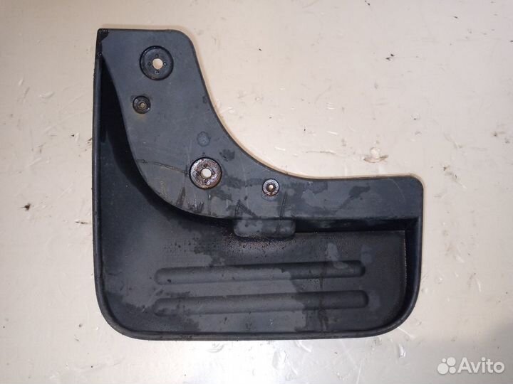 Брызговик передний правый Hyundai Starex H1