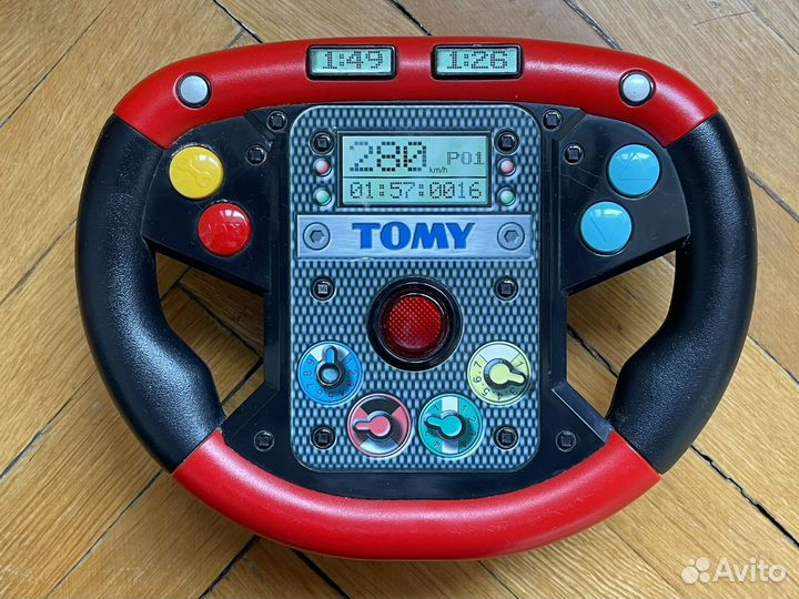 Машинка на пульте управления Tomy