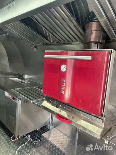 Красный Фудтрак продажа от собственника