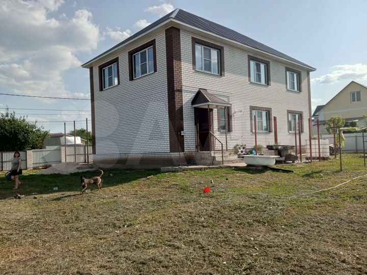 Коттедж 196 м² на участке 15 сот.