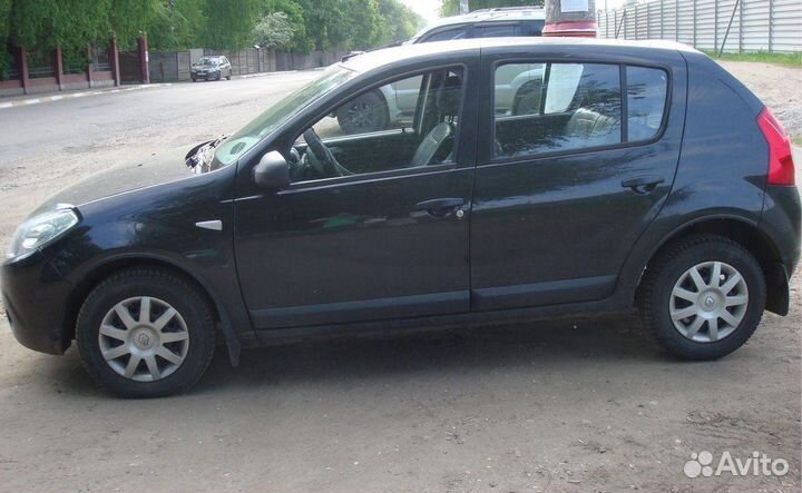 Автомобиль в разборе Renault Sandero 2012