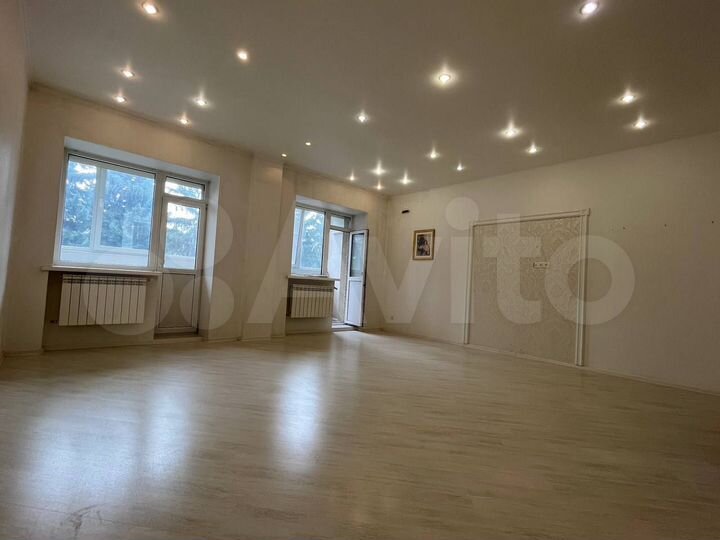 4-к. квартира, 121 м², 2/5 эт.