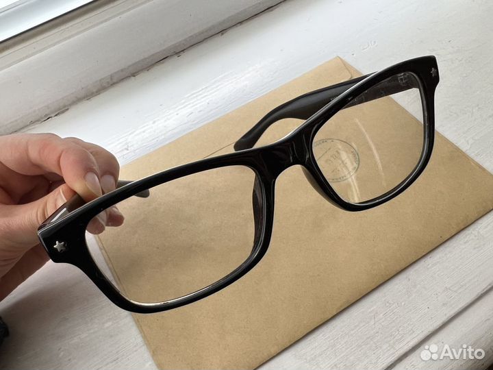 Оправа без линзы (очки)