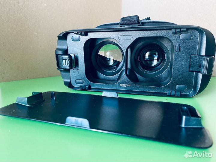 Гарнитура виртуальной реальности Samsung Gear VR