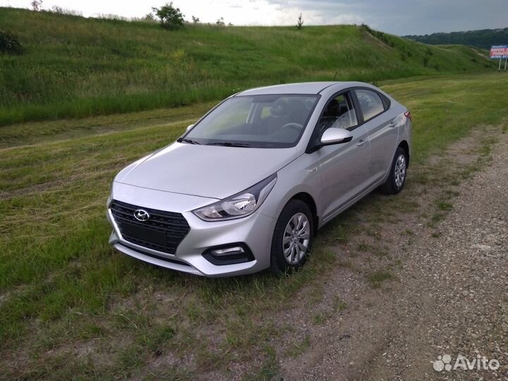 Брызговик передний правый Hyundai Solaris 2