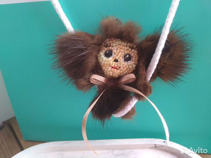 Подарки к праздникам. Брошь