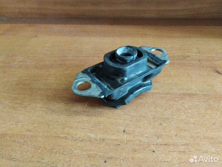 Опора МКПП левая Renault Logan 2004 - 2016