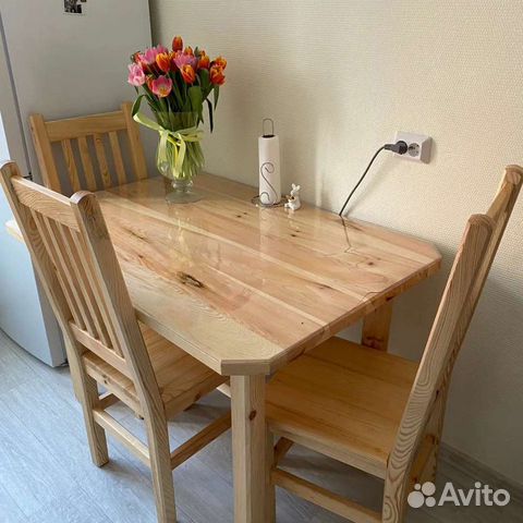 Кухонный стол и стулья новые