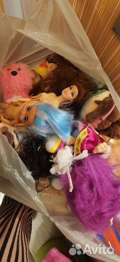 Мягкие игрушки и куклы