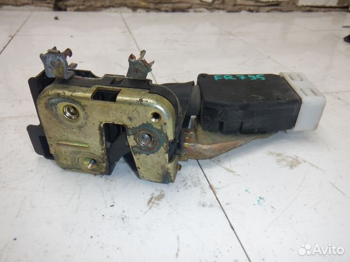 Замок двери передней правой Mitsubishi Space Star