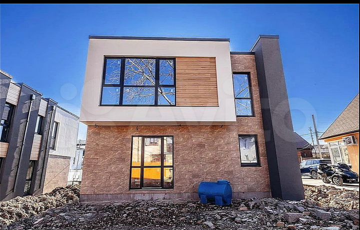 Дом 180 м² на участке 4 сот.