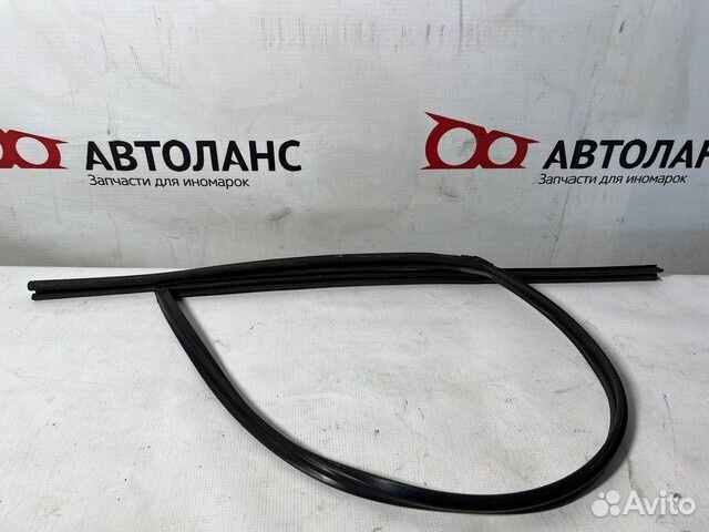 Уплотнитель стекла двери передней Mazda Axela