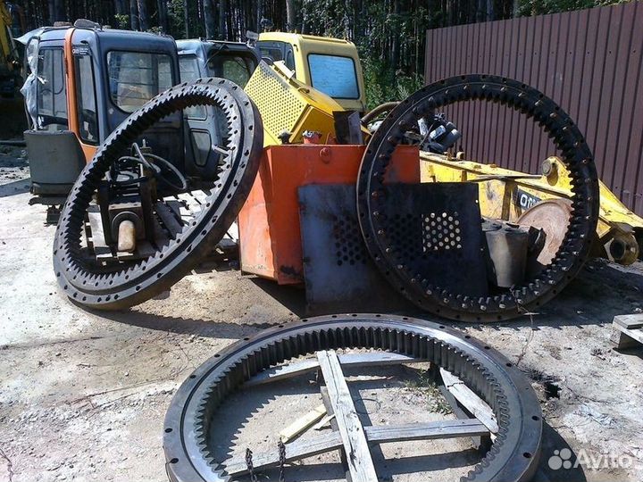 Круг поворотный Hitachi ZX200-3 (zaxis 200-3)