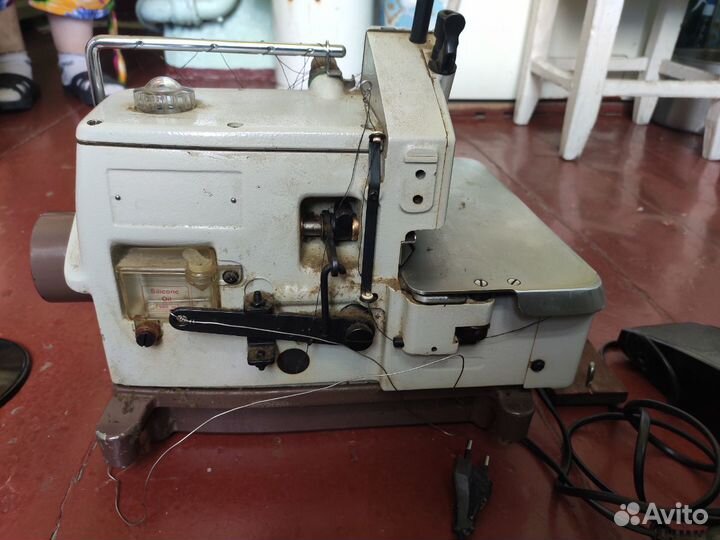 Оверлок Brother MA4-B551 пятиниточный