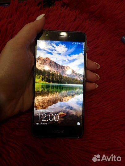 Телефон Huawei nova