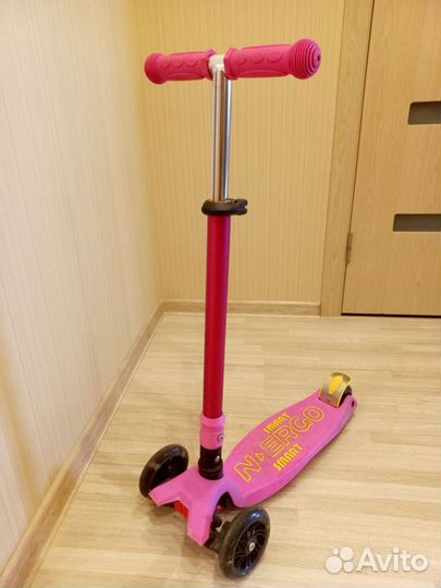 Самокат трехколесный розовый