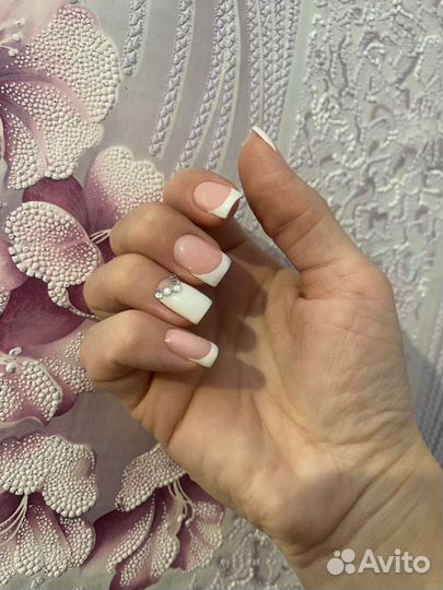 Маникюр с покрытием гель-лака, педикюр