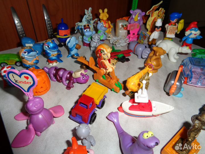 Старые игрушки из киндер-сюрпризов