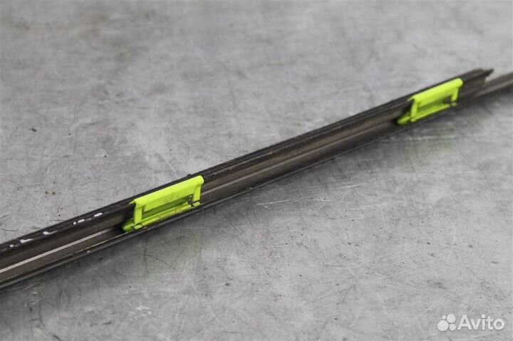 Молдинг стекла передней правой двери Honda C-RV