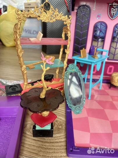 Дом для кукол Monster high и аксессуары