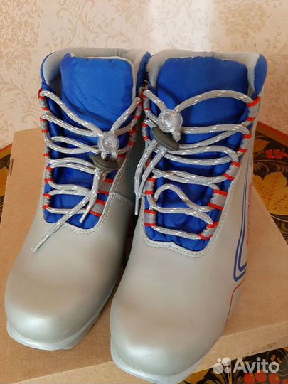 Лыжные ботинки