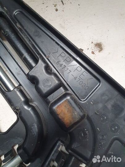 Домкрат +Инструмент для замены запаски Toyota