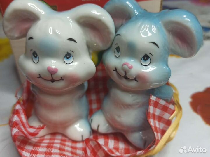 Солонка и перечница из фарфора