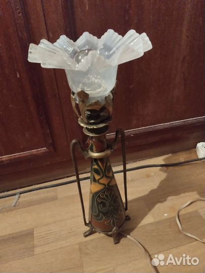 Настольная лампа