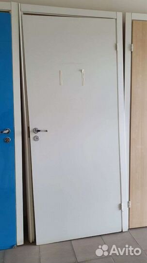 Дверные полотна разных материалов и цветов