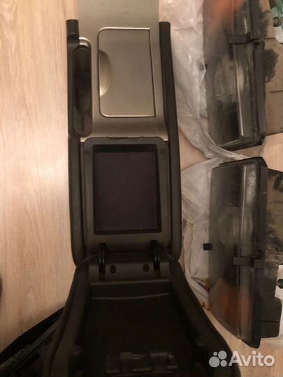 Подлокотник