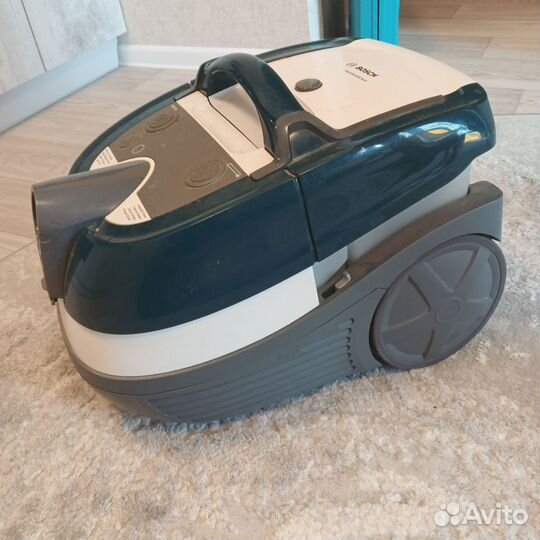 Моющий пылесос Bosch Serie 4 BWD41720