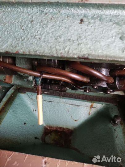 Профессиональная швейная машинка