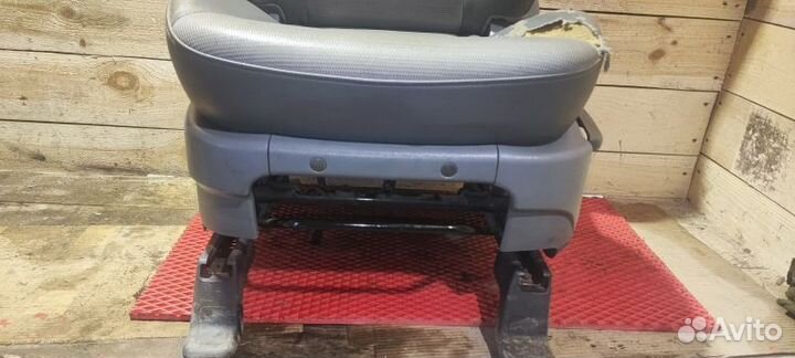 Сиденье переднее левое Hyundai Grand Starex