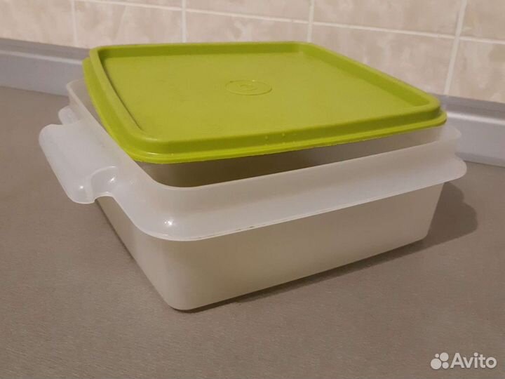 Контейнер Tupperware