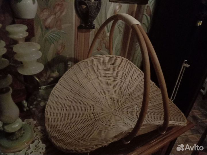 Корзина плетенная из лозы