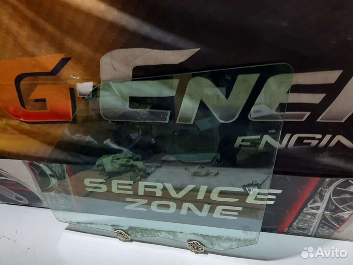 Стекло передней левой двери Land Rover Discovery 3