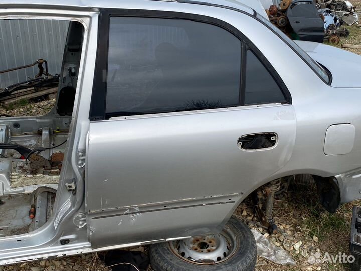 Задняя левая дверь Mitsubishi Carisma седан