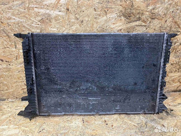 Радиатор (основной) Audi I (2008—2012) 8R0 121 251
