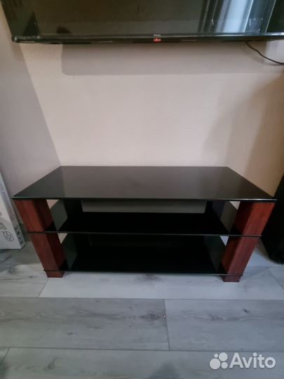Стеклянная тумба под тв
