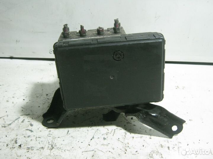 Toyota Corolla Verso блок ABS