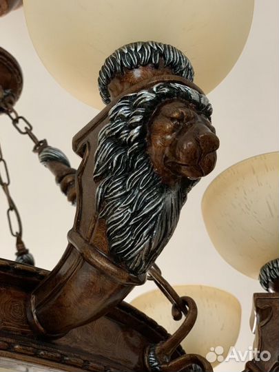 Люстра со львами