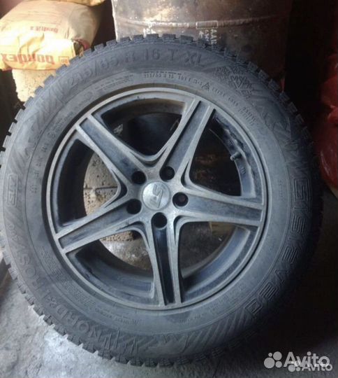 R16 Gislaved Nord Frost 200 SUV 215/65, PCD 5x105 DIA 56.6