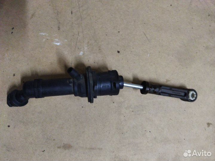 Главный цилиндр сцепления Renault Logan 2 14