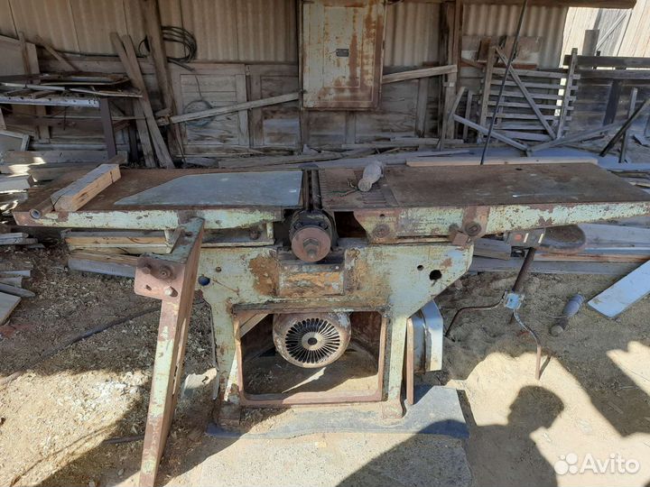 Дер.обраватывающи станок