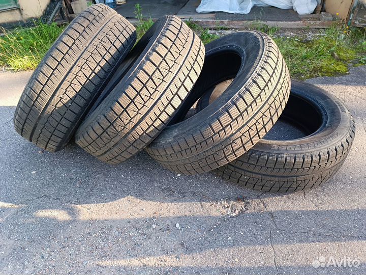 Bridgestone Blizzak Revo GZ 215/60 R17 96S